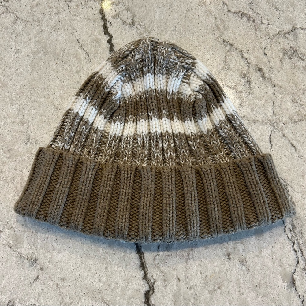 Roundtree & Yorke Beige and White Knit Beanie
